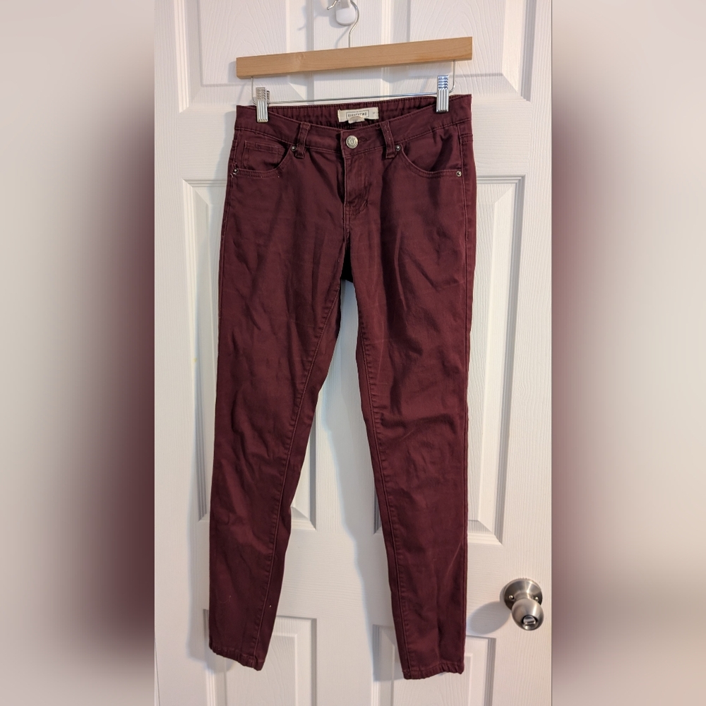 Women's Skinny Jeans in Burgundy